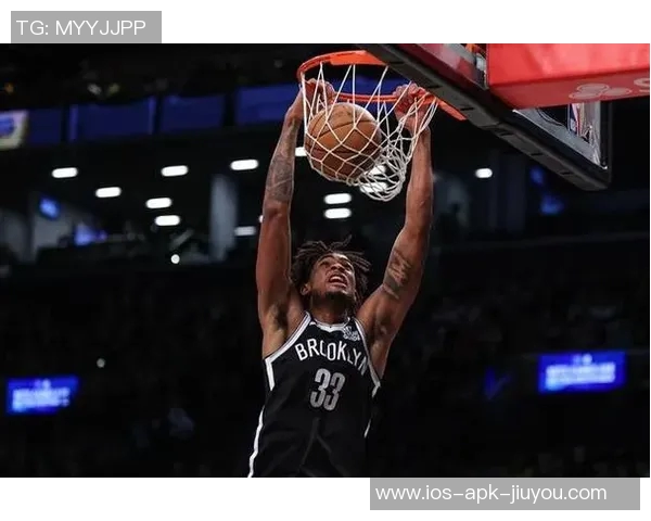 克拉克斯顿高效表现全队依赖他12投8中轻松砍下17分4篮板2助攻 克拉克斯顿高效表现全队依赖他12投8中轻松砍下17分4篮板2助攻