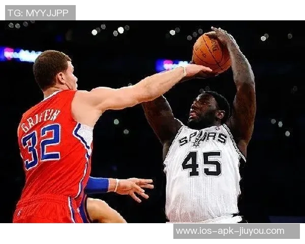 奎因成NBA历史首位新秀中锋斩获30三双成就引发关注