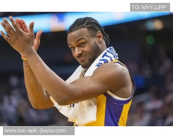 布朗尼谈比赛适应性提升对攻防战术掌握更加自如